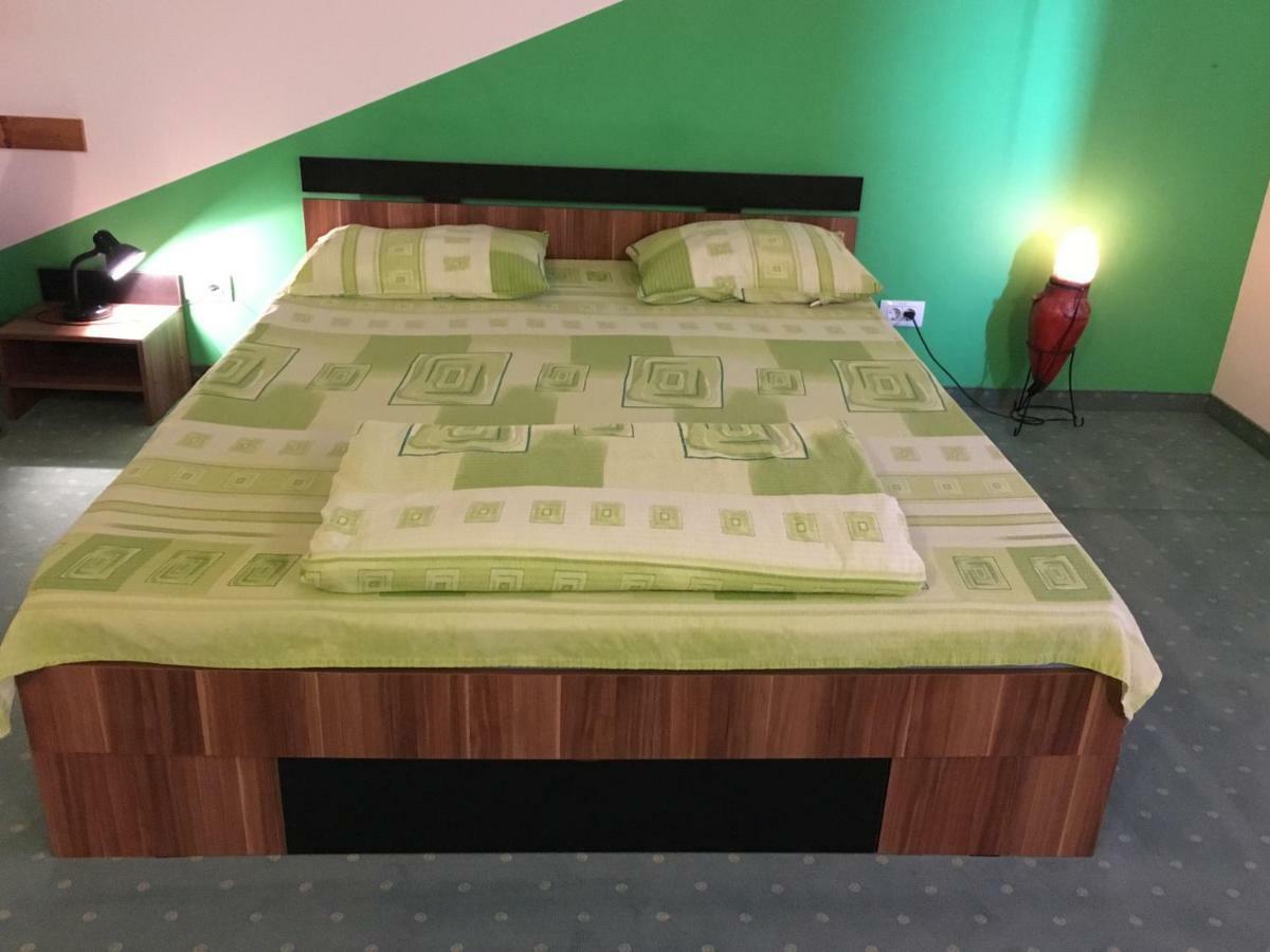 Ranch Robert Hotel Dudestii Noi Екстериор снимка